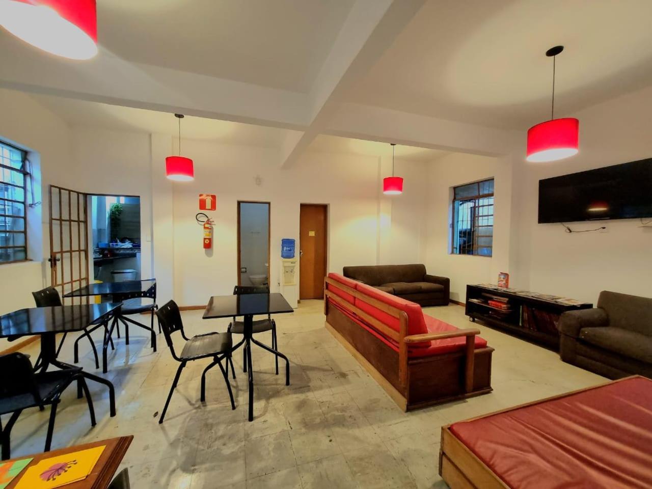 Cool Living Hostel - Praca Da Liberdade เบโลโอรีซอนชี ภายนอก รูปภาพ